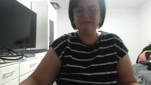 Amandamuller1982 online show from 10.17.25