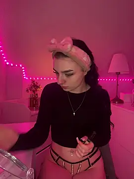 Snapshot of AdelinaAlia chatting on 02.18.26 AdelinaAlia online show from 02.18.26