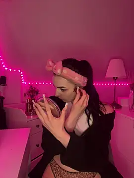 Snapshot of AdelinaAlia chatting on 02.21.26 AdelinaAlia online show from 02.21.26