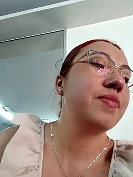 Snapshot of VIOLETA-25_ chatting on 01.22.25 VIOLETA-25 online show from 01.22.25