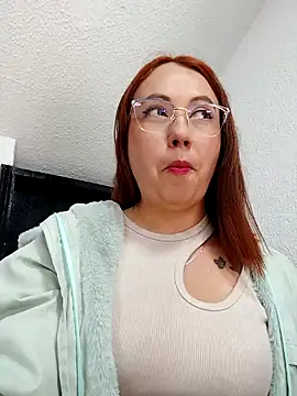 Snapshot of VIOLETA-25_ chatting on 01.28.25 VIOLETA-25 online show from 01.28.25