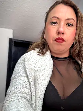Snapshot of VIOLETA-25_ chatting on 10.20.25 VIOLETA-25 online show from 10.20.25