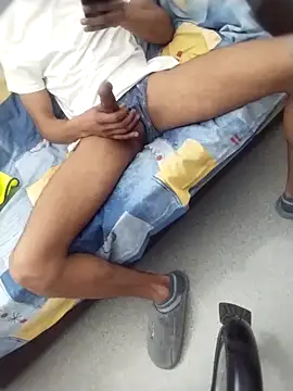 Snapshot of mehdi-l7away chatting on 02.28.26 mehdi-l7away online show from 02.28.26