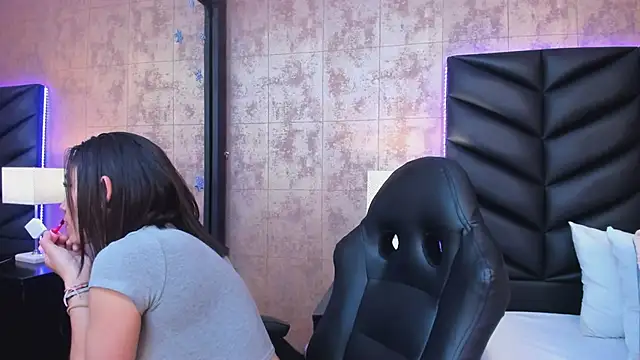 HazelMoret online show from 12.28.24