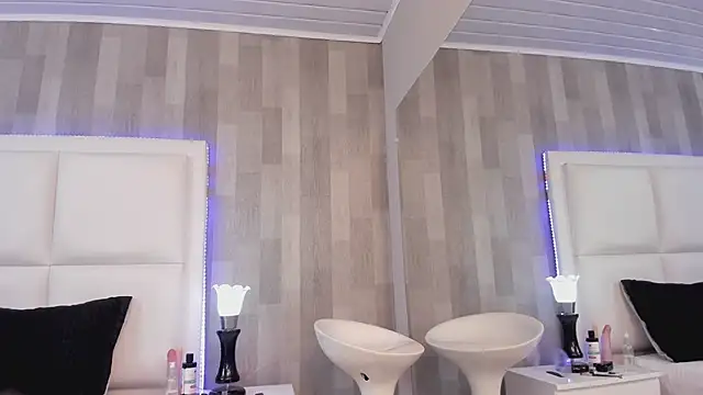 HazelMoret online show from 02.12.25