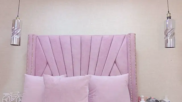 HazelMoret online show from 09.23.25