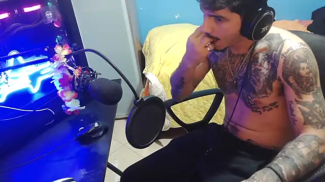 Badboyi1997 online show from 10.24.25