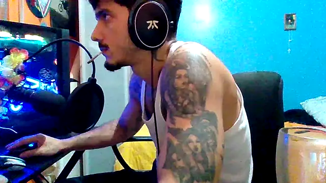 Badboyi1997 online show from 10.31.25