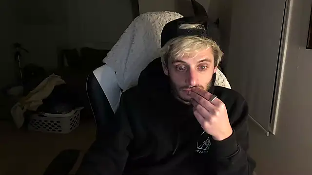 Snapshot of Dylansd chatting on 03.05.25 Dylansd online show from 03.05.25