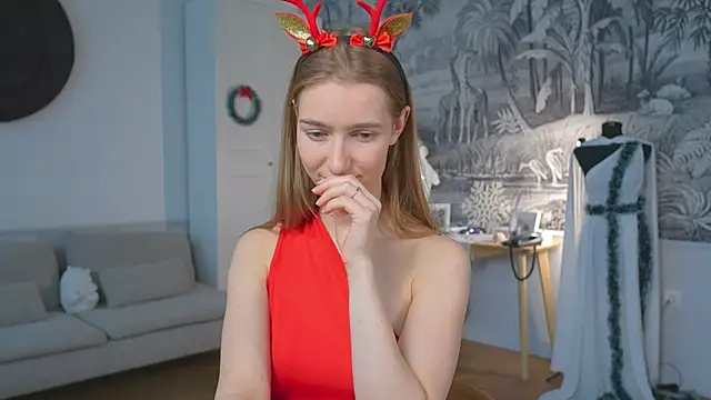 Snapshot of solar_bella chatting on 12.21.24 solar bella online show from 12.21.24