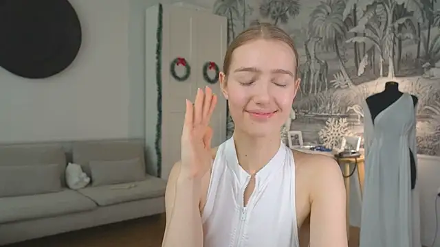 Snapshot of solar_bella chatting on 12.27.24 solar bella online show from 12.27.24