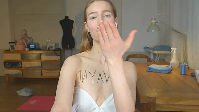 Snapshot of solar_bella chatting on 01.25.25 solar bella online show from 01.25.25