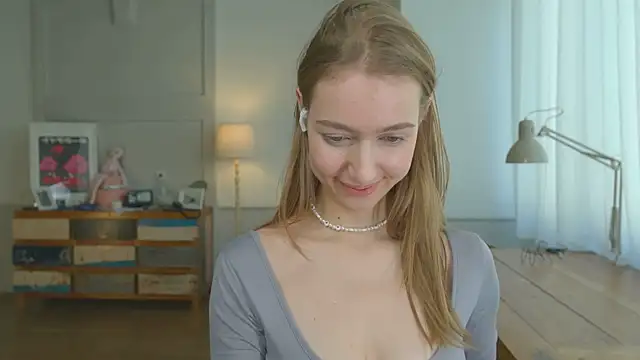 Snapshot of solar_bella chatting on 02.09.25 solar bella online show from 02.09.25