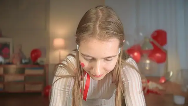 Snapshot of solar_bella chatting on 02.14.25 solar bella online show from 02.14.25