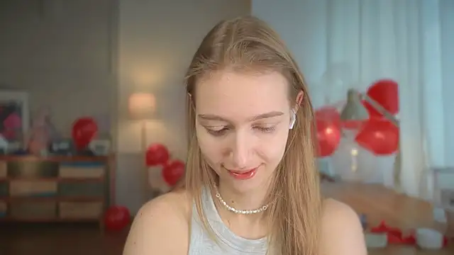 Snapshot of solar_bella chatting on 02.15.25 solar bella online show from 02.15.25