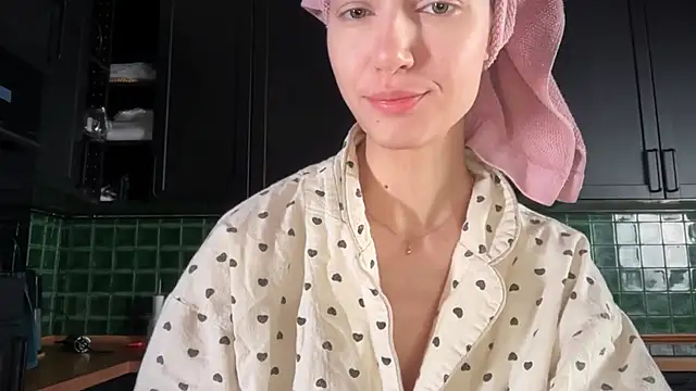 Snapshot of solar_bella chatting on 02.12.26 solar bella online show from 02.12.26