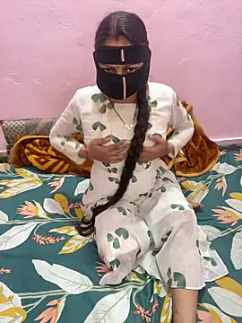 Snapshot of mickey_love chatting on 02.28.25 mickey love online show from 02.28.25