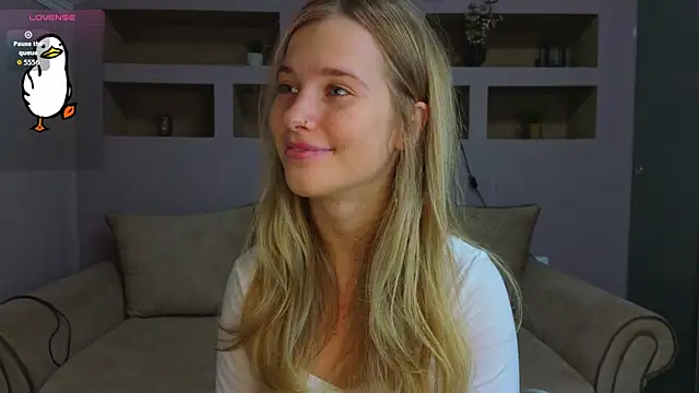 Snapshot of LinaCristonsen chatting on 11.06.25 LinaCristonsen online show from 11.06.25