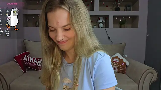 Snapshot of LinaCristonsen chatting on 11.28.25 LinaCristonsen online show from 11.28.25