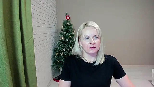 Snapshot of Alicee_Gracee chatting on 01.18.25 Alicee Gracee online show from 01.18.25