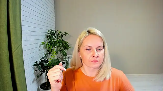 Snapshot of Alicee_Gracee chatting on 01.23.25 Alicee Gracee online show from 01.23.25