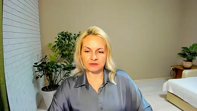 Snapshot of Alicee_Gracee chatting on 02.01.25 Alicee Gracee online show from 02.01.25