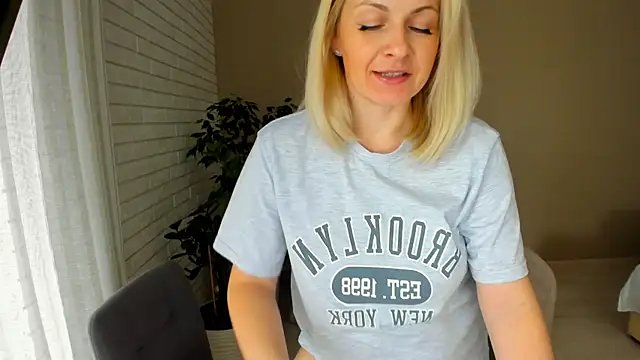 Snapshot of Alicee_Gracee chatting on 02.03.25 Alicee Gracee online show from 02.03.25