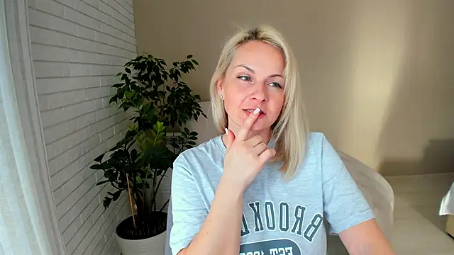 Snapshot of Alicee_Gracee chatting on 02.03.25 Alicee Gracee online show from 02.03.25