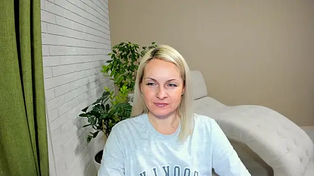 Snapshot of Alicee_Gracee chatting on 02.03.25 Alicee Gracee online show from 02.03.25