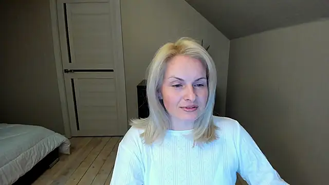 Snapshot of Alicee_Gracee chatting on 02.14.25 Alicee Gracee online show from 02.14.25