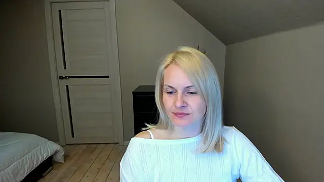 Snapshot of Alicee_Gracee chatting on 02.14.25 Alicee Gracee online show from 02.14.25