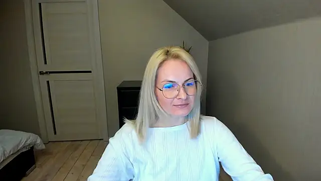 Snapshot of Alicee_Gracee chatting on 02.23.25 Alicee Gracee online show from 02.23.25