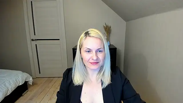 Snapshot of Alicee_Gracee chatting on 03.19.25 Alicee Gracee online show from 03.19.25
