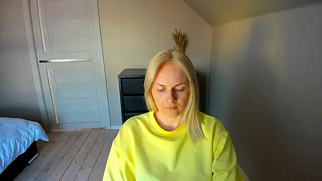 Snapshot of Alicee_Gracee chatting on 03.21.25 Alicee Gracee online show from 03.21.25