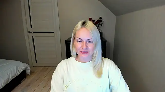 Snapshot of Alicee_Gracee chatting on 09.27.25 Alicee Gracee online show from 09.27.25