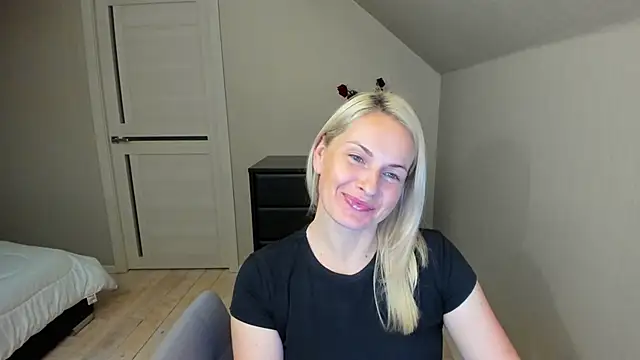 Snapshot of Alicee_Gracee chatting on 09.29.25 Alicee Gracee online show from 09.29.25