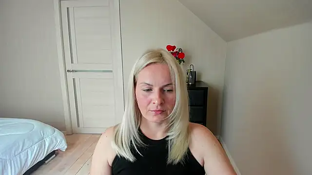 Snapshot of Alicee_Gracee chatting on 10.10.25 Alicee Gracee online show from 10.10.25