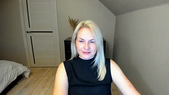 Snapshot of Alicee_Gracee chatting on 10.17.25 Alicee Gracee online show from 10.17.25