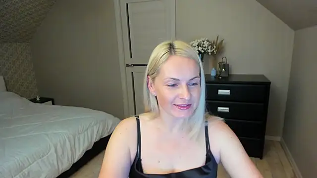 Snapshot of Alicee_Gracee chatting on 10.24.25 Alicee Gracee online show from 10.24.25