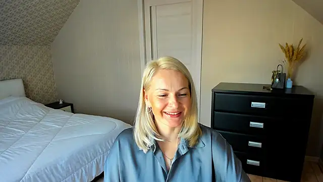 Snapshot of Alicee_Gracee chatting on 11.14.25 Alicee Gracee online show from 11.14.25