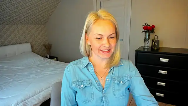 Snapshot of Alicee_Gracee chatting on 11.17.25 Alicee Gracee online show from 11.17.25