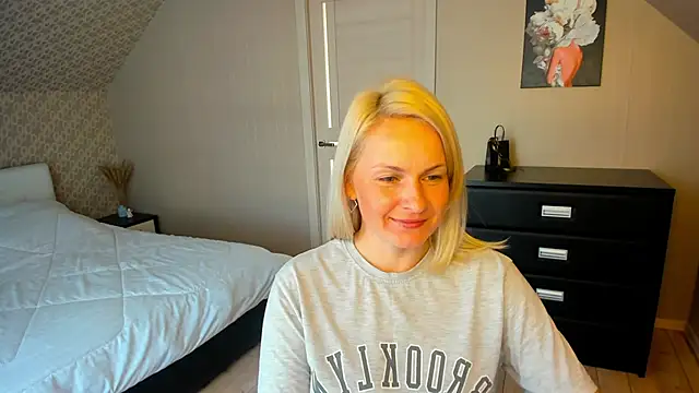 Snapshot of Alicee_Gracee chatting on 11.26.25 Alicee Gracee online show from 11.26.25