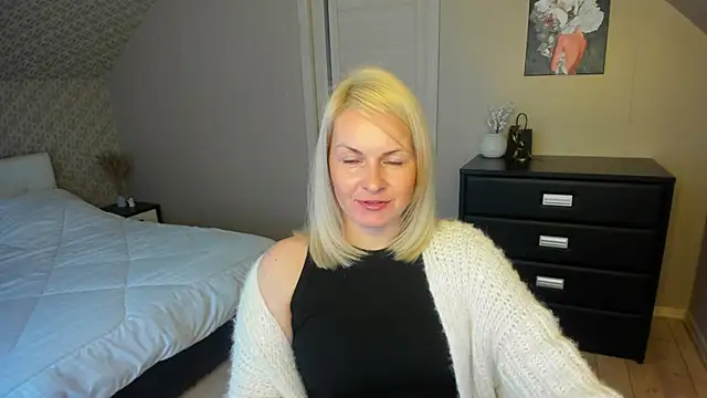 Snapshot of Alicee_Gracee chatting on 11.28.25 Alicee Gracee online show from 11.28.25