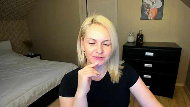 Snapshot of Alicee_Gracee chatting on 11.30.25 Alicee Gracee online show from 11.30.25