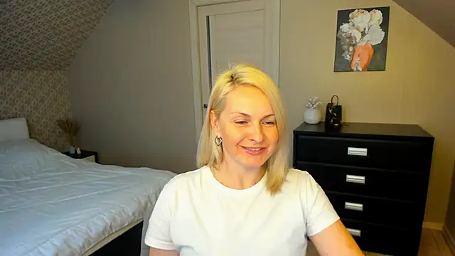 Snapshot of Alicee_Gracee chatting on 12.01.25 Alicee Gracee online show from 12.01.25