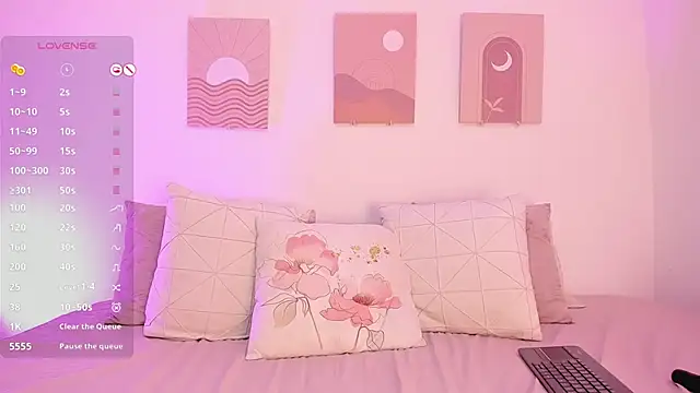 Mia Heartt online show from 02.17.25