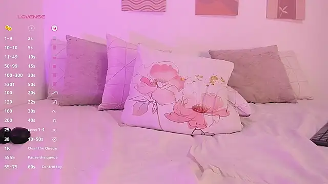 Mia Heartt online show from 03.05.25