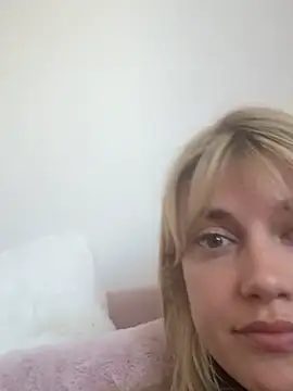 Snapshot of LustfulLuna_ chatting on 05.12.26 LustfulLuna online show from 05.12.26