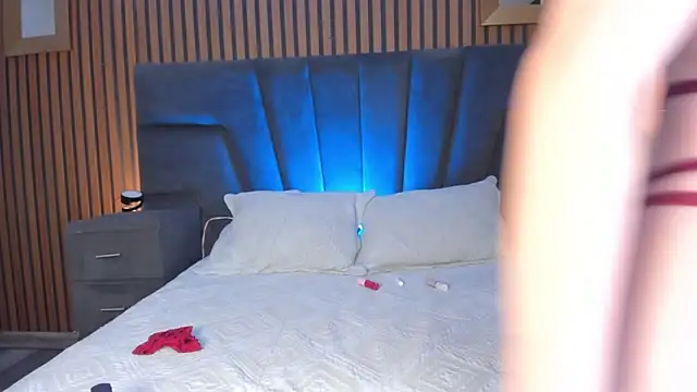 NaxaAndLexi  online show from 12.22.25