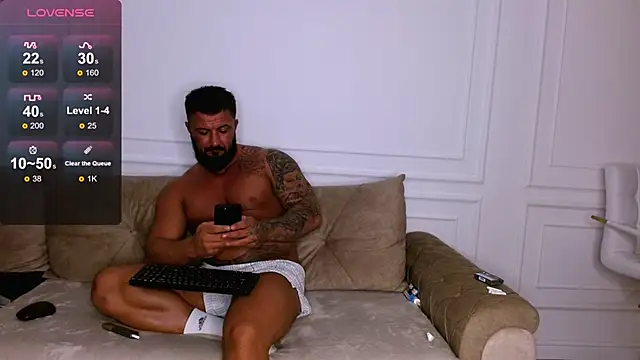 Snapshot of UrsuKing chatting on 12.28.24 UrsuKing online show from 12.28.24